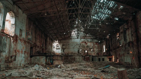 Inside ruined and abandoned large creepy industrial factory warehouse hangar — ストック写真