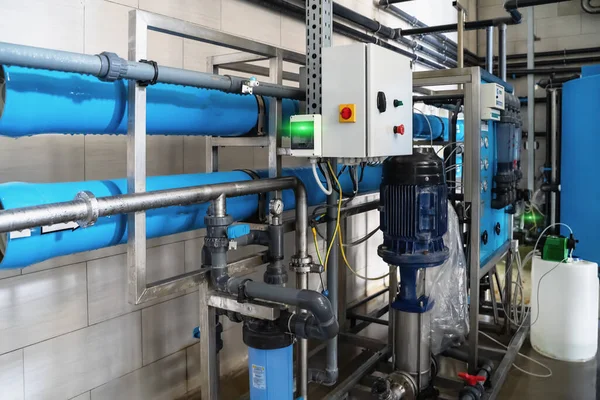 Automatic treatment and filtration of water on factory for production of purified drinking water — Stock Photo, Image