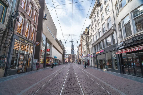 Amsterdam, Hollanda - 18 Mart 2020: Coronavirus Covid-19 nedeniyle şehir merkezindeki kapalı restoranlar ve dükkanlar ve şehirlerdeki karantina — Stok fotoğraf