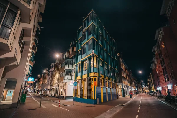 Empty Amsterdam downtown streets without people, closed restaurants and stores in historical center due to Coronavirus Covid-19 and quarantine in city — Stock Photo, Image