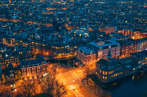 Amsterdam noche horizonte de la ciudad vista aérea desde arriba, Amsterdam, Países Bajos — Foto de Stock