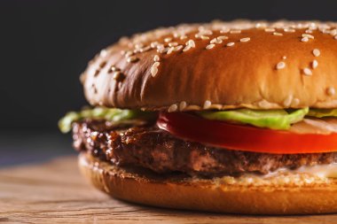 Taze ev yapımı hamburger veya hamburger, fast food, makro fotoğraf, fotokopi alanı