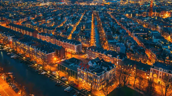 Amsterdam noche horizonte de la ciudad vista aérea desde arriba, Amsterdam, Países Bajos — Foto de Stock