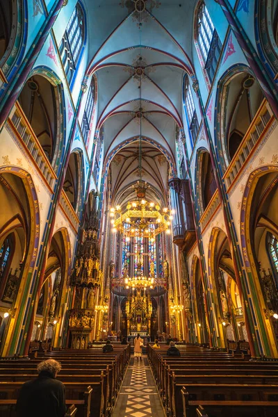 Amsterdã, Holanda - março de 2020: O interior de De Krijtberg Kerk é uma igreja católica romana em Amsterdã, localizada em Singel. Igreja foi projetado por Alfred Tepe e foi inaugurado em 1883 — Fotografia de Stock