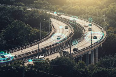 Otonom Otomobil Konsepti. Arabalar şehir yolunda ilerliyor ve Yapay Zeka araçları trafikte kontrol ediyor