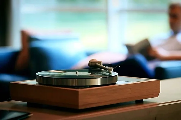 Gramofone Vinil music record retro player — Fotografia de Stock