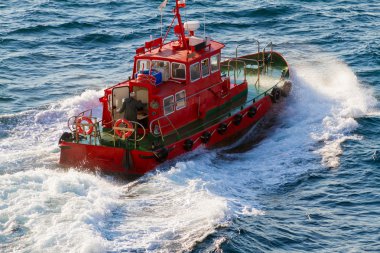 Çıkış yapan pilot tekne