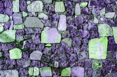 Eski nehir taşları doku beyaz gri kahverengi siyah yeşil mavi kireç sarı turuncu kestane rengi mor pembe turkuaz renkli arka plan, taş mozaik yüzey farklı türü ile tuğla duvar parçası