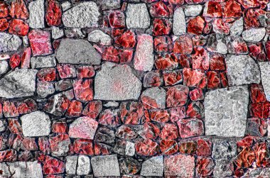 Eski nehir taşları doku beyaz gri kahverengi siyah yeşil mavi kireç sarı turuncu kestane rengi mor pembe turkuaz renkli arka plan, taş mozaik yüzey farklı türü ile tuğla duvar parçası