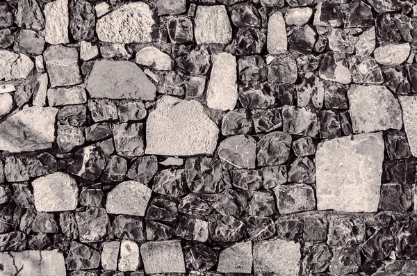 Fragment starego ceglanego muru z rzeki kamienie tekstura biały szary brązowy czarny zielony niebieski wapno żółty pomarańczowy bordowy fioletowy różowy turkus kolorowe tło, różnego rodzaju powierzchni mozaika kamienie — Zdjęcie stockowe