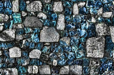 Eski nehir taşları doku beyaz gri kahverengi siyah yeşil mavi kireç sarı turuncu kestane rengi mor pembe turkuaz renkli arka plan, taş mozaik yüzey farklı türü ile tuğla duvar parçası