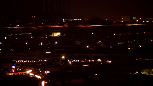 El timelapse del paisaje urbano por la noche. tráfico en Bakú, Azerbaiyán, movimiento de coches — Vídeo de stock