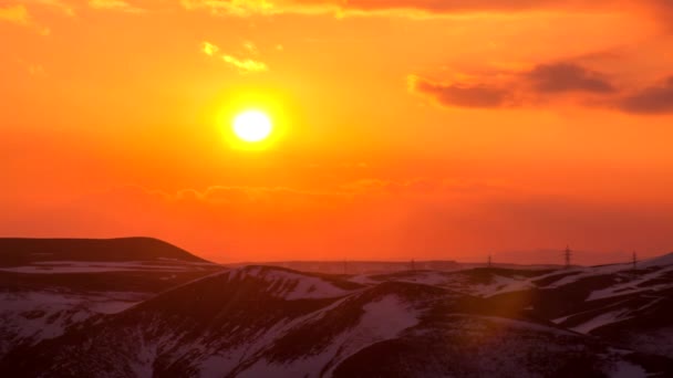 Timelapse from a sunset above the hills. Red sun goes down — Stock Video