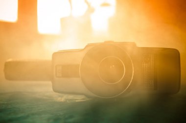 Sis tablo klasik vintage eski 8mm film kamera yakın çekim. Seçici odak. Eski Sovyet fotoğraf makinesi