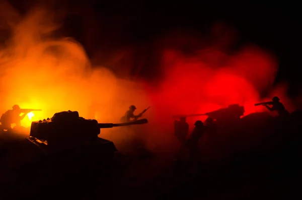 War Concept. Military silhouettes fighting scene on war fog sky background, World War Soldiers Silhouettes Below Cloudy Skyline At night. Attack scene. Armored vehicles. — Stock Photo, Image