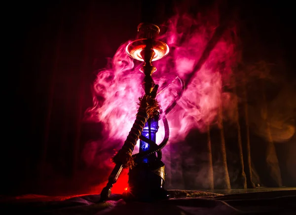 Carvão quente Hookah na tigela shisha com fundo preto. Shisha oriental elegante — Fotografia de Stock