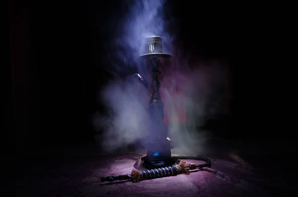 Carvão quente Hookah na tigela shisha com fundo preto. Shisha oriental elegante — Fotografia de Stock