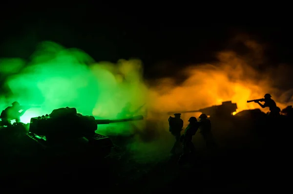 War Concept. Military silhouettes fighting scene on war fog sky background, World War Soldiers Silhouettes Below Cloudy Skyline At night. Attack scene. Armored vehicles. — Stock Photo, Image