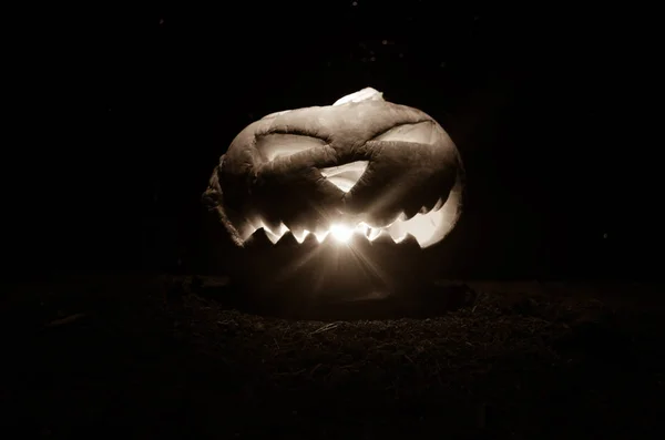 Halloween pumpkins smile and scrary eyes for party night. Close up view of scary Halloween pumpkin with eyes glowing inside at black background — Stock Photo, Image