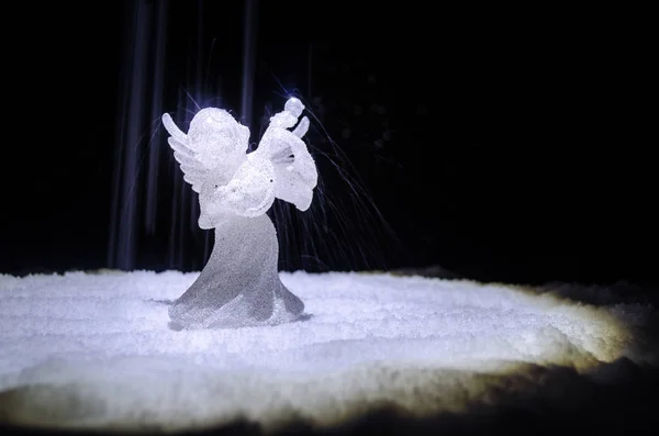 Décoration De Figurine D'ange De Noël Sur Un Fond Blanc Photo stock - Image  du symbole, blanc: 104864526