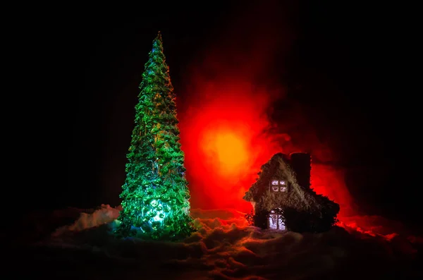 Het huis van Vadertje Vorst, Kerstman Joulupukki en andere legendarische helden van de wintervakantie. Een gezellige huisje in wilde bergen en wouden slaan een heleboel magische — Stockfoto