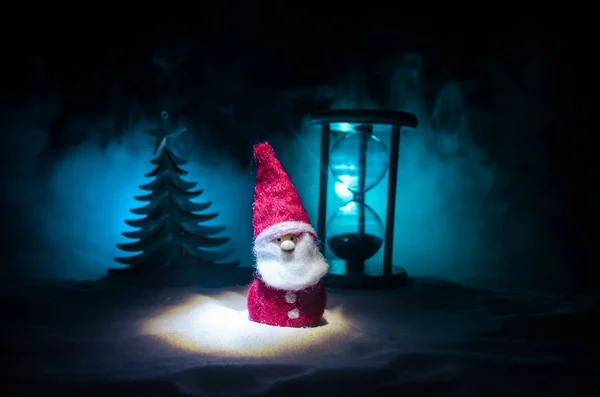 Weihnachtsmannhaus. die Heimat von Väterchen Frost, Weihnachtsmann, Joulupukki und anderen legendären Helden des Winterurlaubs. ein gemütliches Häuschen in wilden Bergen und Wäldern — Stockfoto