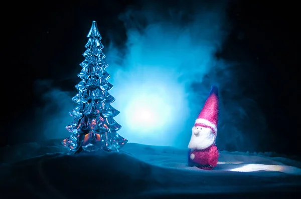 Santas huis. Het huis van Vadertje Vorst, Kerstman Joulupukki en andere legendarische helden van de wintervakantie. Een gezellige huisje in wilde bergen en wouden winkel — Stockfoto