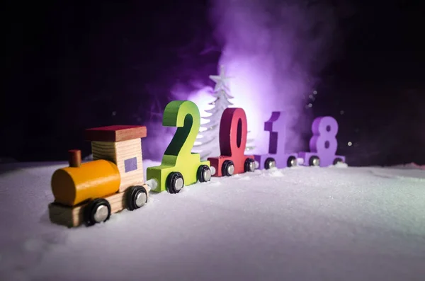 2018 Feliz Ano Novo Trem Brinquedo Madeira Carregando Números 2018 — Fotografia de Stock