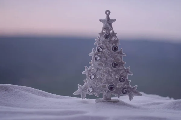 Χριστουγεννιάτικο Φόντο Χιονισμένα Έλατα Χιόνι Κάλυψε Χριστουγεννιάτικο Δέντρο Ξεχωρίζει Έντονα — Φωτογραφία Αρχείου