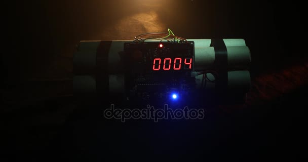 Countdown Sprengsatz Mit Digitaler Zeitschaltuhr Entschärfung Der Dynamitbombe Mit Uhrwerk — Stockvideo