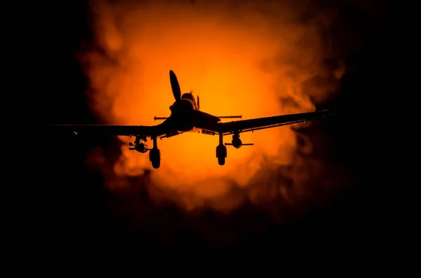 World war ii fighter plane at sunset or dark orange fire explosion sky. War scene. German figher at sky — Stock Photo, Image