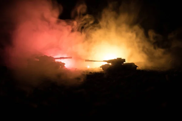 War Concept. Military silhouettes fighting scene on war fog sky background, World War Soldiers Silhouettes Below Cloudy Skyline At night. Attack scene. Armored vehicles. Tanks battle. — Stock Photo, Image