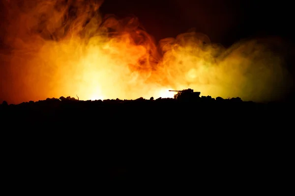 War Concept. Military silhouettes fighting scene on war fog sky background, World War German Tanks Silhouettes Below Cloudy Skyline At night. Attack scene. Armored vehicles. Tanks battle. Close up — Stock Photo, Image