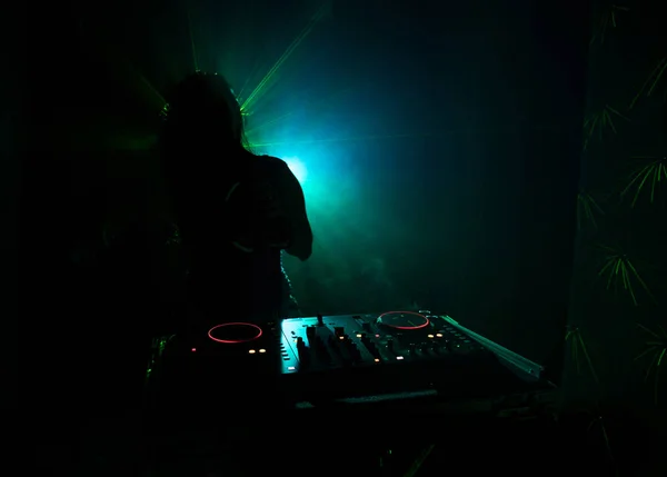 Spinning Mixing Scratching Night Club Hands Tweak Various Track Controls — стоковое фото