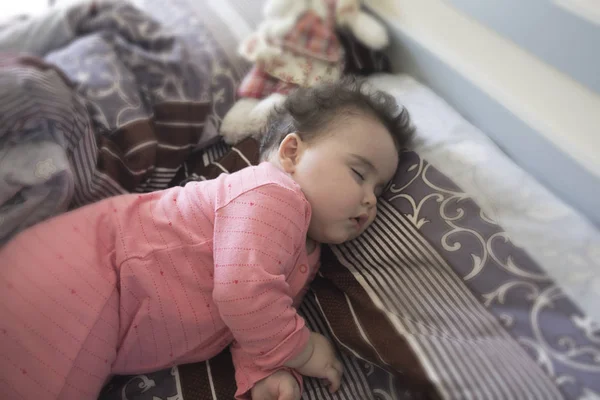 Bebê Dormindo Cama Bebê Meses Dormindo Cama Durante Dia Foco — Fotografia de Stock