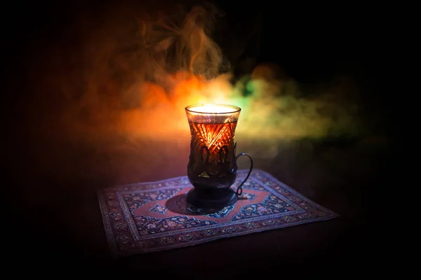 Восточный Чай Традиционном Стеклянном Горшок Черном Фоне Огнями Дымом Восточный — стоковое фото