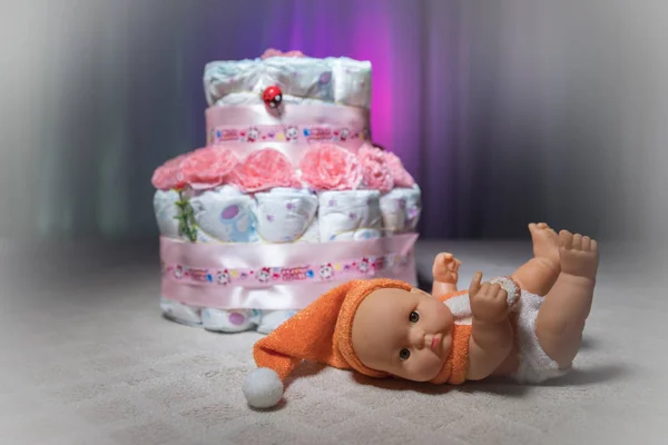 Yeni Doğan Hediyelik Konsepti Bebek Bezi Kek Çiçekli Pasta Olarak — Stok fotoğraf