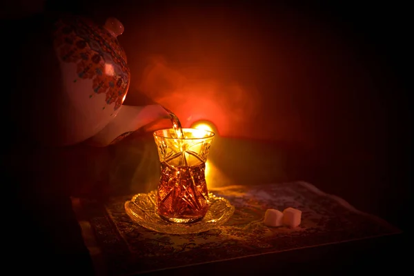 Чай Традиційних Гляссе Каструлю Чорному Тлі Світлового Оформлення Диму Чай — стокове фото