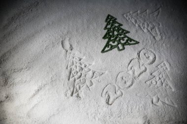 Sanat dekorasyonu. Mutlu yıllar 2020. Metnin için boş yer. Karda yazılı 2020