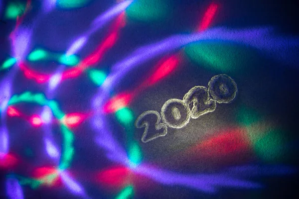 Výzdoba uměleckých děl. Šťastný nový rok2020. Prázdné místo pro text. 2020 napsáno na sněhu — Stock fotografie