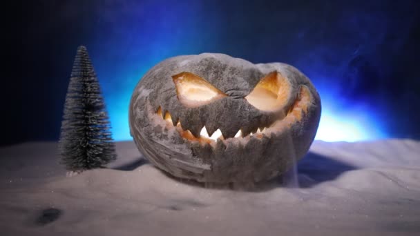 Aufnahmen Von Halloween Kürbis Lächeln Und Gruseligen Augen Für Die — Stockvideo