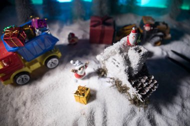 Noel Tatili için Kararlı Görüntü ve Mutlu Yıllar Hediye Kutlaması konsepti. Seçici odak