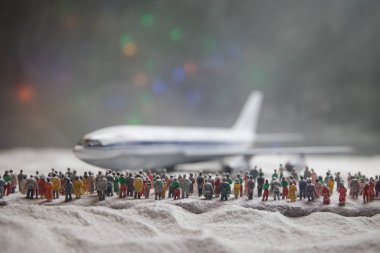 Kopya alanı ile uçak en iyi manzaralı neşeli Noel ve mutlu yeni yıl kış gezi için kavram arka plan ağaç arka plan üzerinde seyahat seyahat.