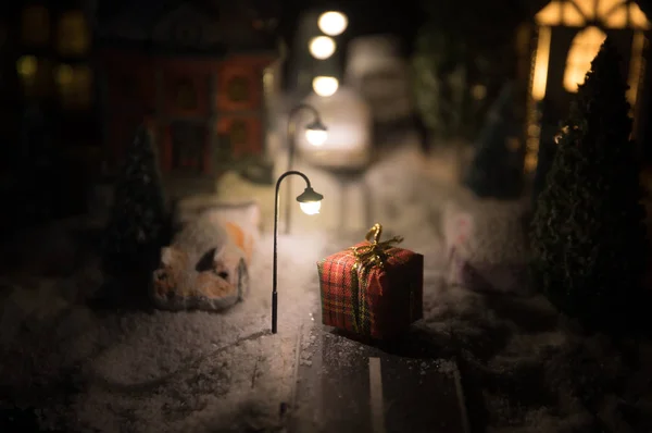 New Year miniature house in the snow at night with fir tree. Holiday concept. Selective focus — Stock Photo, Image