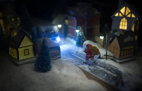 New Year miniature house in the snow at night with fir tree. Holiday concept. Selective focus — Stock Photo, Image