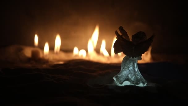 Imagens Close Composição Natal Com Velas Ardentes Com Figura Anjo — Vídeo de Stock