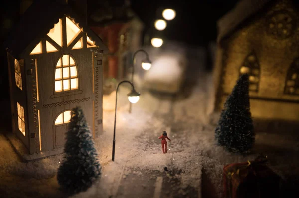 New Year miniature house in the snow at night with fir tree. Holiday concept. Selective focus — Stock Photo, Image