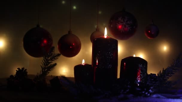 Juldekorationer Ljus Natten Snö Med Traditionella Vintersemester Symboler Selektivt Fokus — Stockvideo