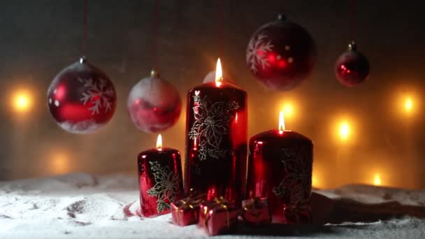 Decorações Natal Velas Noite Neve Com Símbolos Tradicionais Férias Inverno — Vídeo de Stock