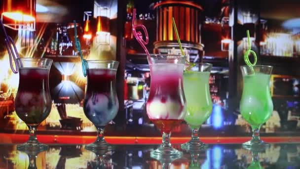 Neujahrs Und Weihnachtsfeier Verschiedene Leckere Cocktails Mit Kreativer Dekoration Für — Stockvideo